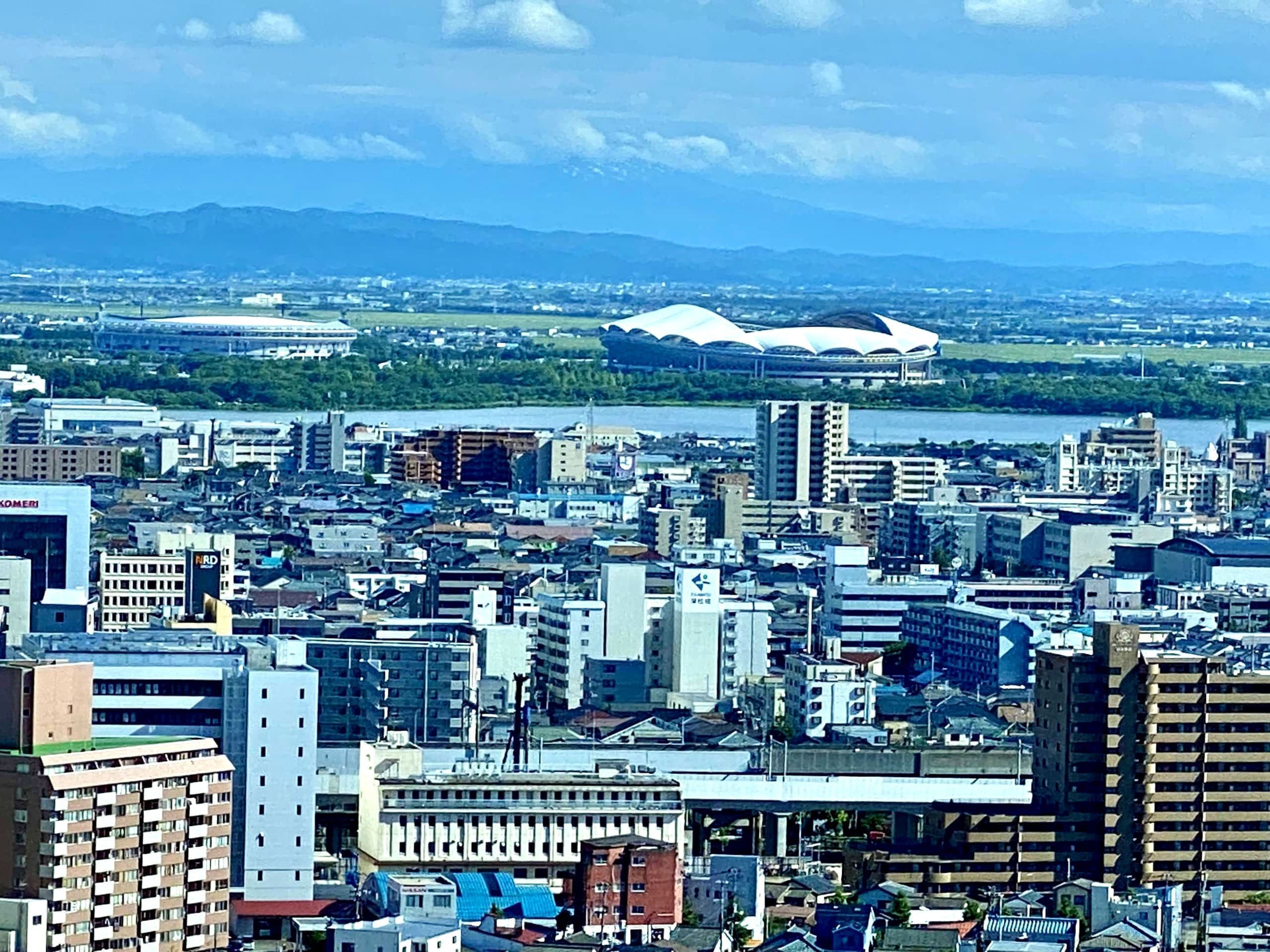 鳥屋野潟とサッカー場ビッグスワン、野球場エコスタジアム