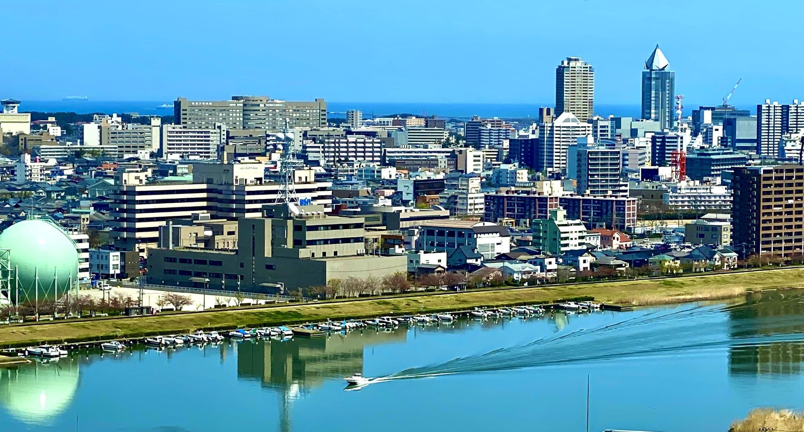 県庁から見る古町方面